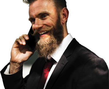 Hablando por un móvil